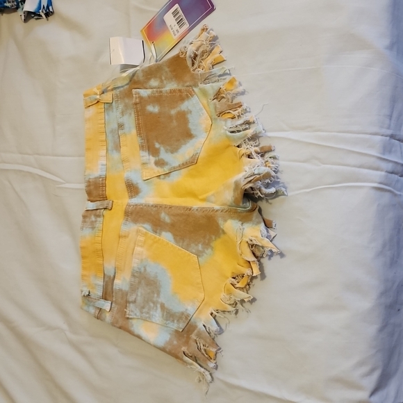 Denim shorts - Picture 2 of 4